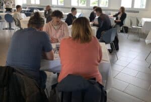 IMG 9929 - Un Premier Job Dating Couronné de Succès : le Lycée Hôtelier Le Paraclet Réunit 10 Entreprises et Plus de 80 Élèves