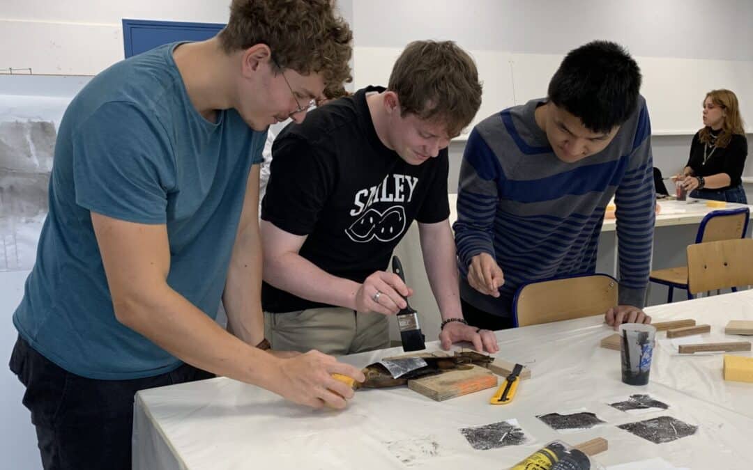 Les étudiants se préparent pour KOMZ