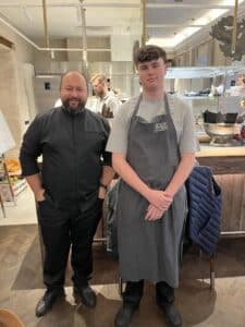 Alexandre avec Andrews Chef du restaurant gastronomique Horses 18 jpg - Mention Événement Espaces Événementiels et Volumes de Communication