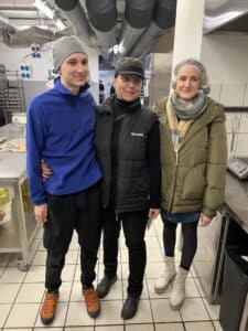 Timothee avec Rasa la responsable du Labo Sugamour jpg - Mention Événement Espaces Événementiels et Volumes de Communication