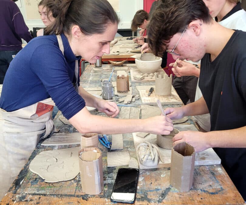 Les terminales STD2A façonnent leurs objets pour le concours en mars