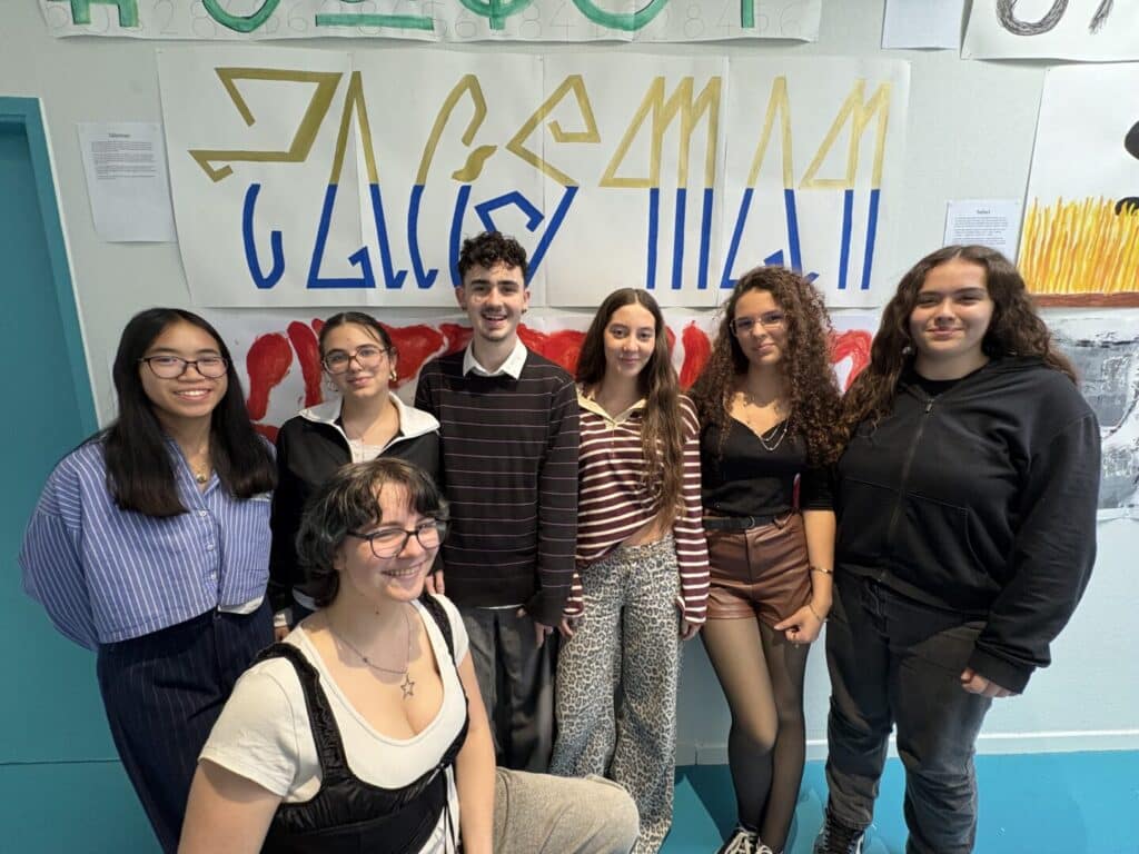 IMG 2248 - Mention Événement Espaces Événementiels et Volumes de Communication Mots voyageurs : un atelier typographique autour du métissage linguistique