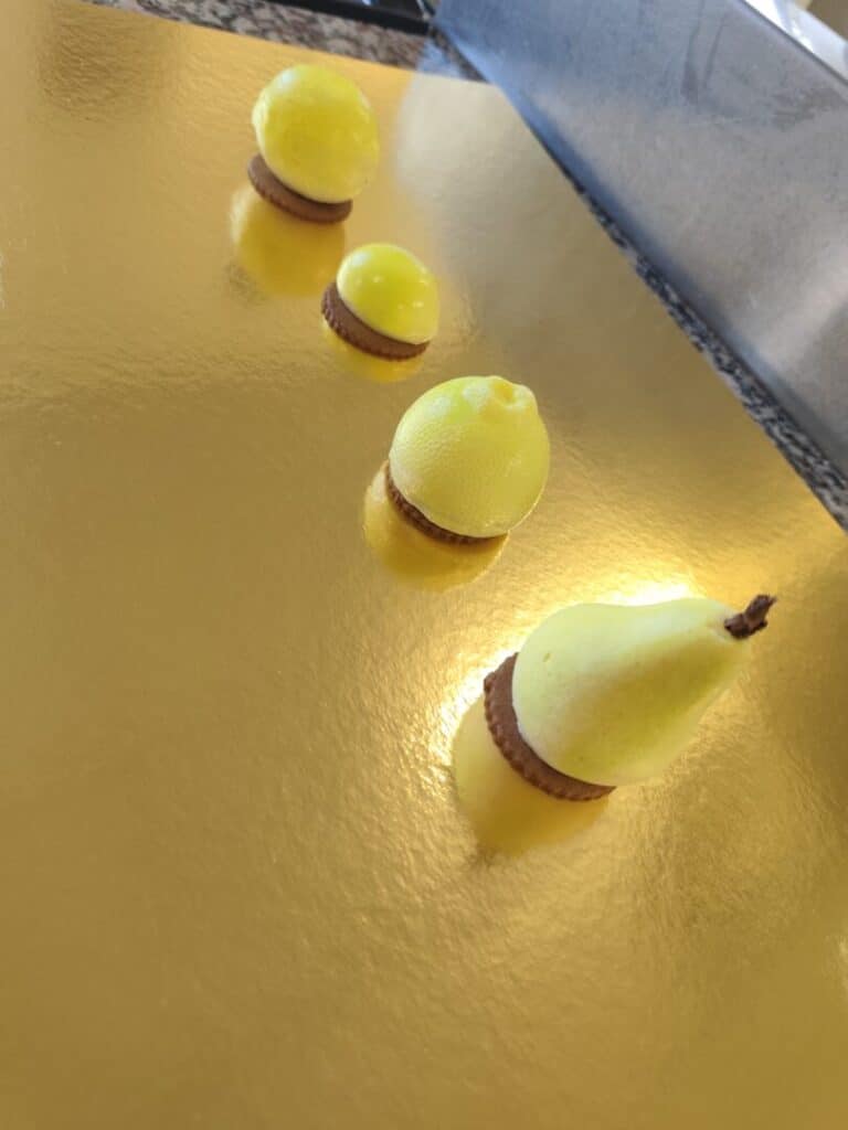 Citron, poire et illusion : un atelier créatif haut en précision !