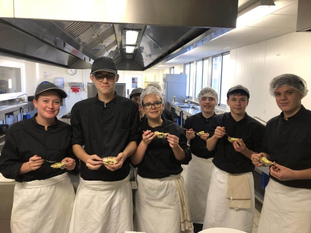 IMG 8990 - Mention Événement Espaces Événementiels et Volumes de Communication Atelier culinaire « recette festive » en seconde STHR