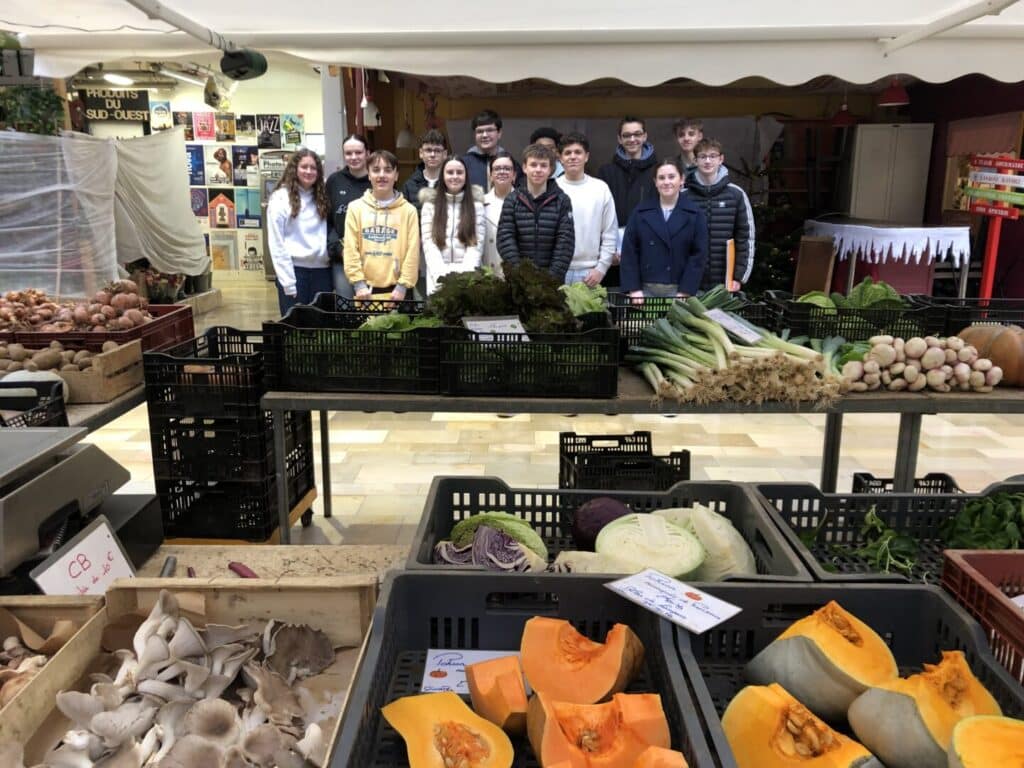 IMG 9034 - Mention Événement Espaces Événementiels et Volumes de Communication Immersion des secondes STHR aux Halles de Quimper