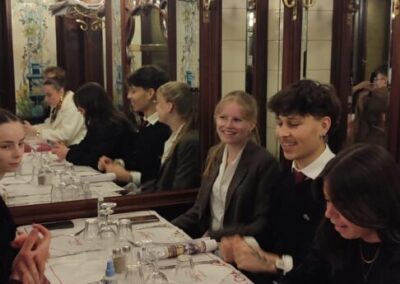 1000027805 - Journée parisienne sous le signe de la gastronomie, du prestige et de la cohésion