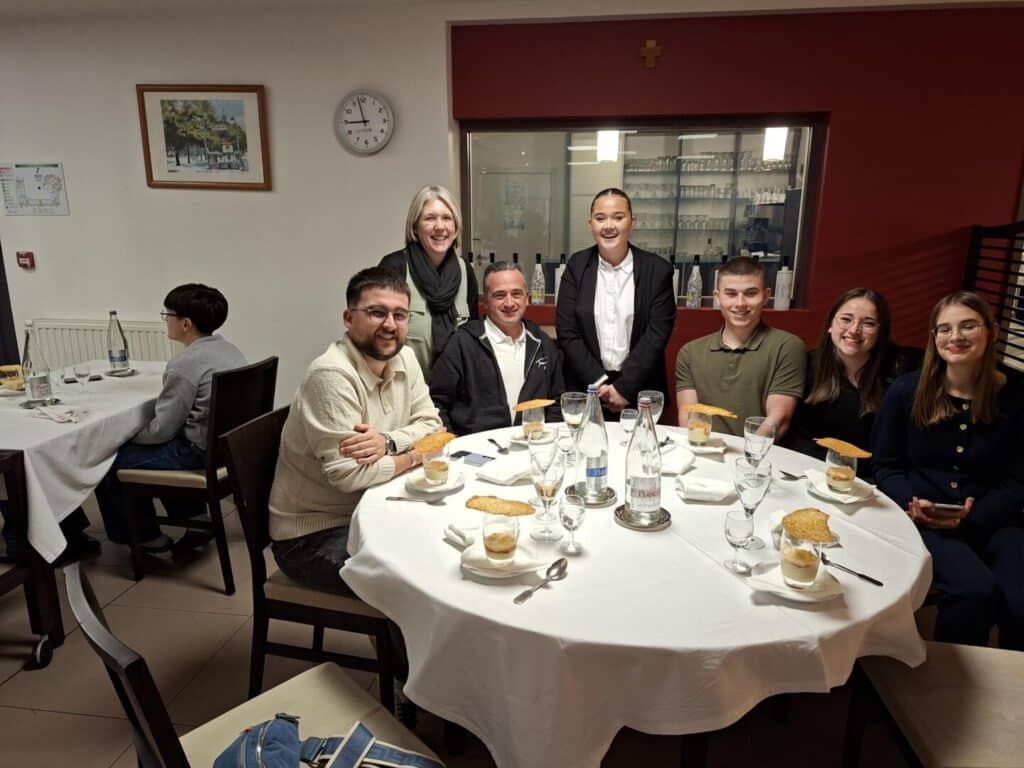 pro NPSdrDDF - Accueil Dîner des parents de la classe de 1ère STHR