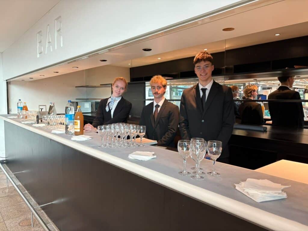 1000051384 - Accueil Les 1ères années de BTS Extra au service d’un bel événement !